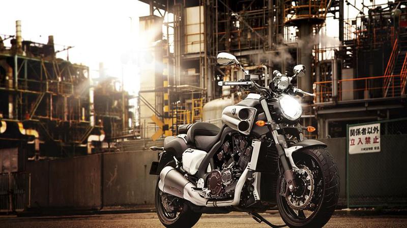 Da semaforo a semaforo........ 2014_Yamaha_VMAX_EU_Power_Black_Static_001