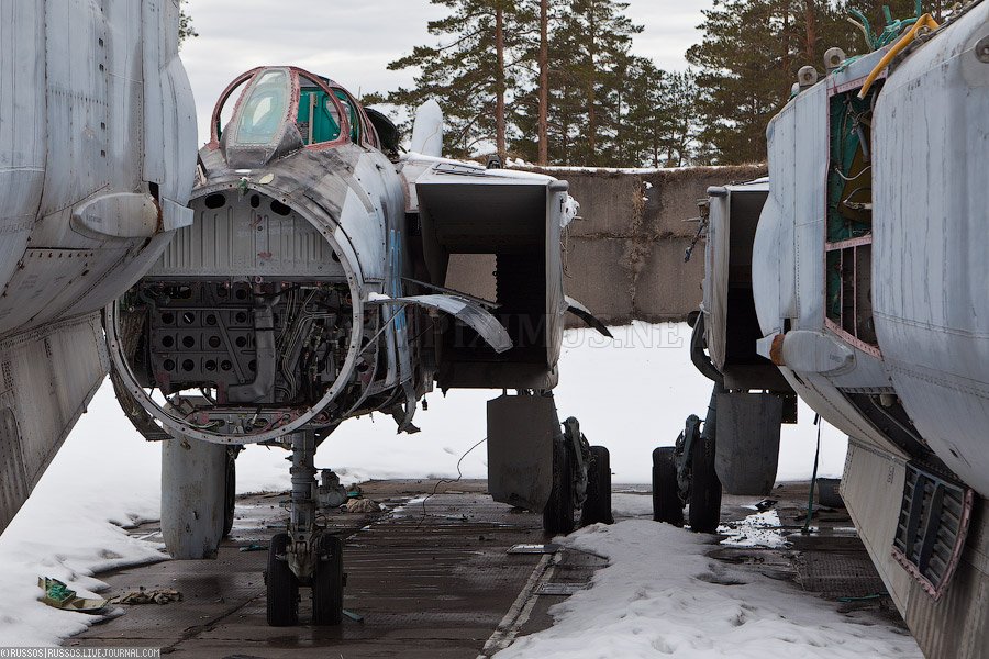 Mikoyán MiG-31 (caza de interceptación aérea y escolta táctico de aviones bombarderos Rusia ) ) Graveyard_of_mig31_8