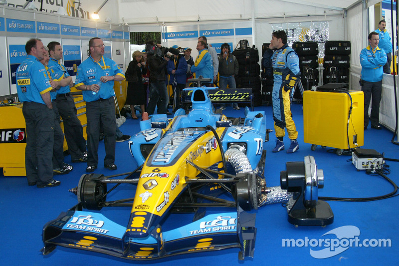 Test's sessions 2000-2017 (Was : Test sessons) - Page 21 Exhibition_2005_rome_renault_f1_roadshow_19