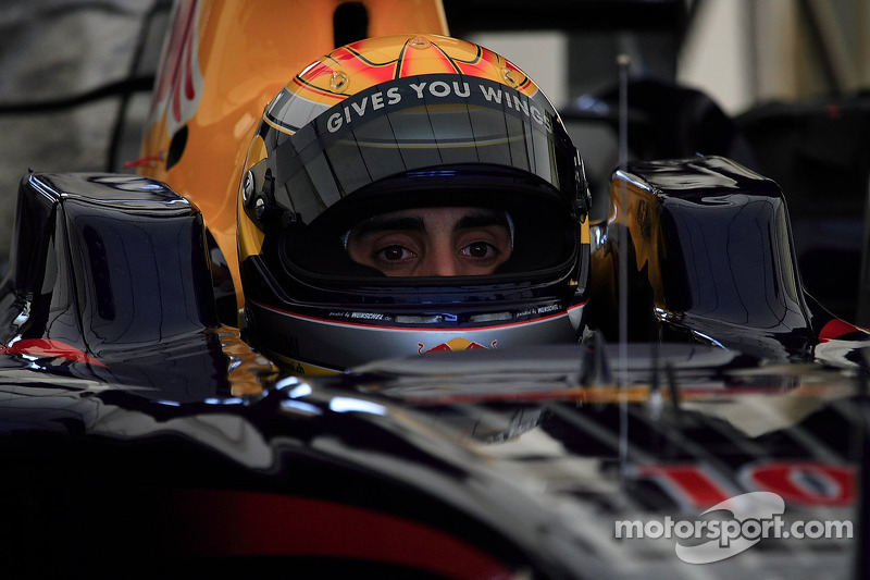 Test's sessions 2000-2017 (Was : Test sessons) - Page 20 Test_2008_silverstone_s_buemi_red_bull_rb4_05