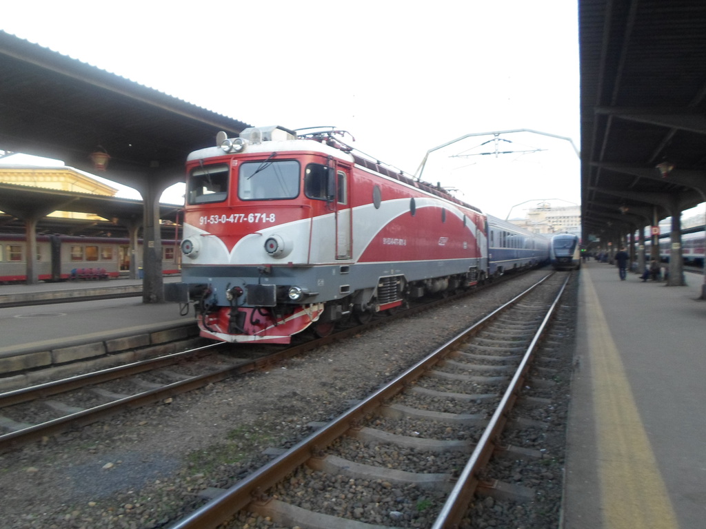  Locomotive clasa 47(476/477) aparţinând CFR Călători  - Pagina 2 SAM_0597