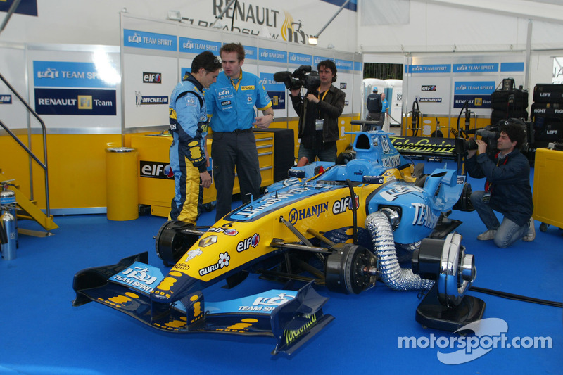 Test's sessions 2000-2017 (Was : Test sessons) - Page 21 Exhibition_2005_rome_renault_f1_roadshow_12