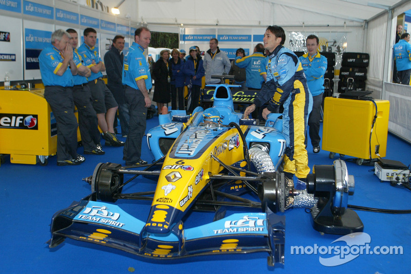 Test's sessions 2000-2017 (Was : Test sessons) - Page 21 Exhibition_2005_rome_renault_f1_roadshow_20