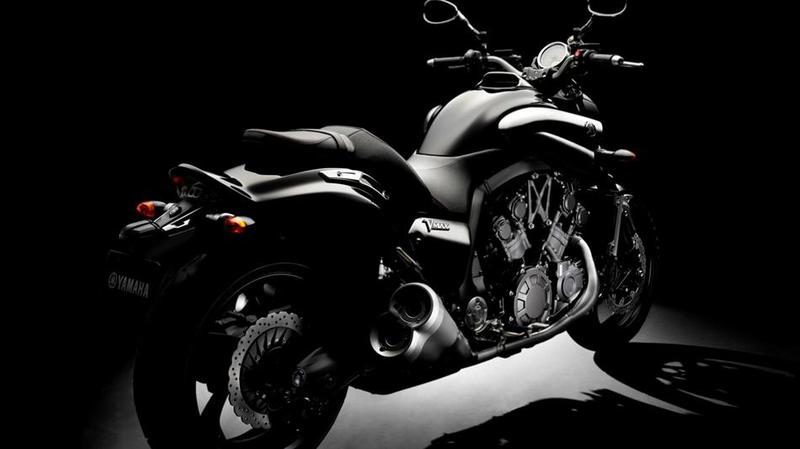 Da semaforo a semaforo........ 2012_Yamaha_VMAX_EU_Solar_Black_Static_007