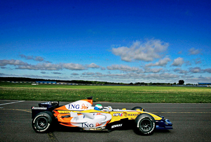 Test's sessions 2000-2017 (Was : Test sessons) - Page 20 T_2007_silverstone_alx_danielsson_renault_r26_01