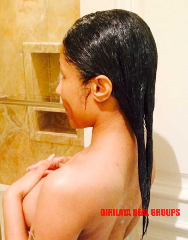 Si Sexy Nicki Minaj Sebar Photo Selfie Vulgar Kamar Mandi di Instagram Nicki_Minaj_3212348