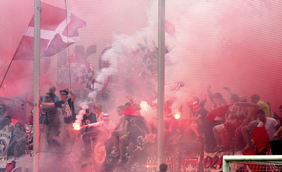 Count to 1000: Ultras Pics - Page 5 Q7spqbrk