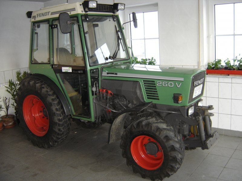 FENDT Tractores   - Página 4 FENDT_260_V_A