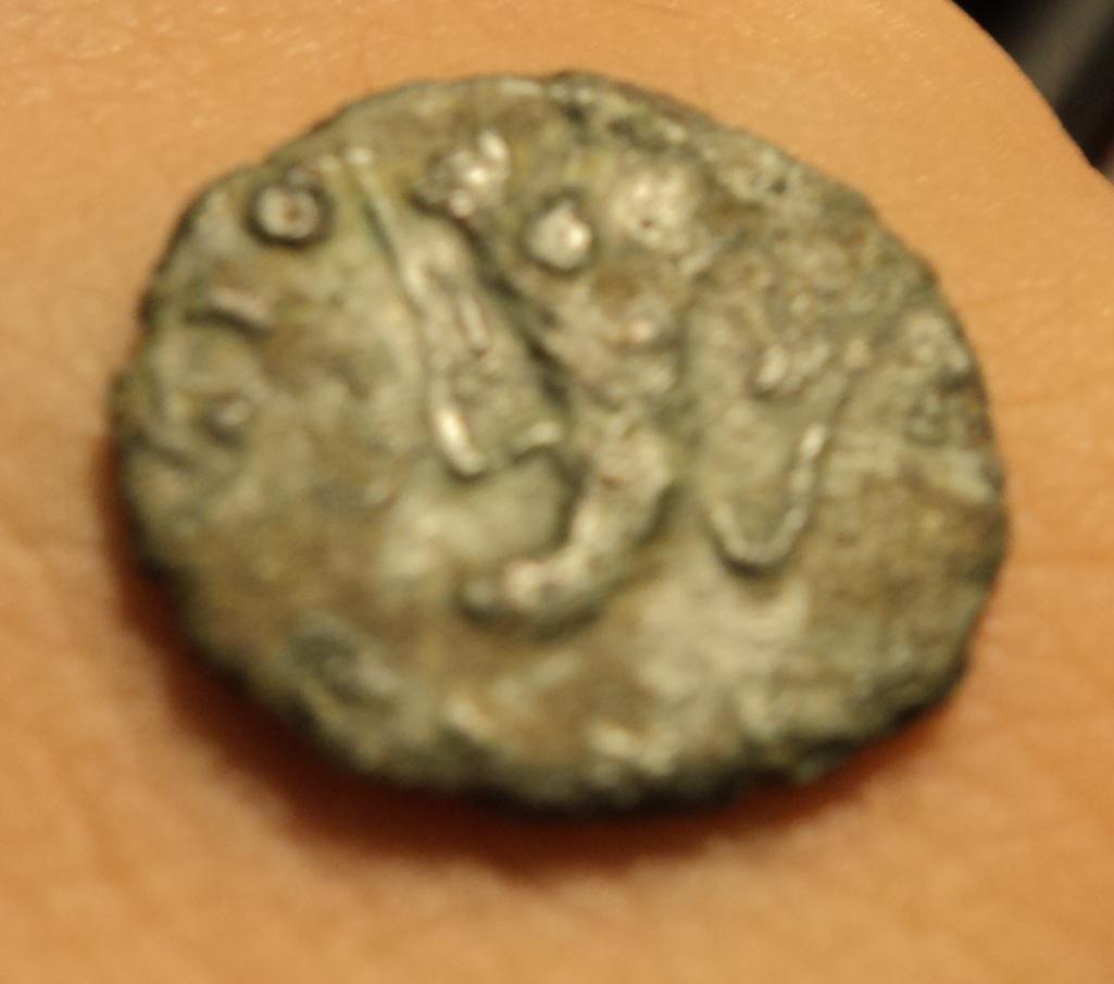 Antoniniano póstumo de Claudio II - CONSECRATIO - Aguila Romana18_B