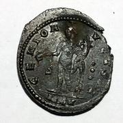 Nummus de Licinio I. GENIO AVGVSTI. Genio estante a izq. Cyzicus. 15a