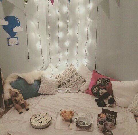 Sceɴery - صفحة 11 Bed-bedroom-fairylights-food-Favim.com-3693798