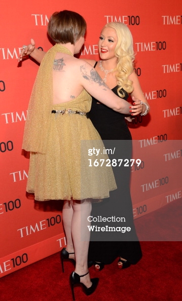 Actuación >> Gala Los 100 Más Influyentes Time Magazine 2013  - Página 3 167287279_lena_dunham_and_christina_aquilera_att