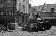 World War II Database: Invasion of France and the Low Countries Photos British_Cruiser_Mk_IV_tank_crew_repairing_tank_t