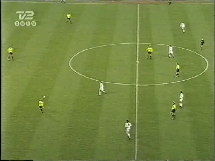 Copa de la UEFA 1994/1995 - Octavos de Final - Vuelta - Real Madrid Vs. Odense BK (540p) (Danés) Image