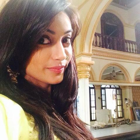 Surbhi Jyoti / სურბჰი ჯიოტი - Page 32 Bu_Yam0_FIYAAd_AZW