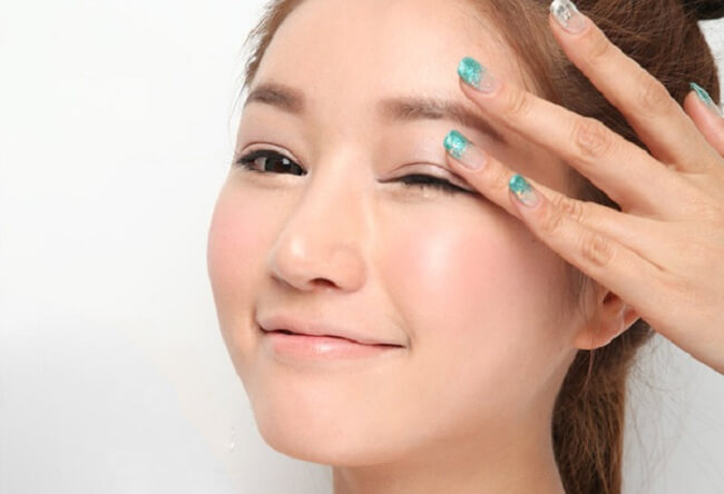 Những bí kíp giúp bạn chăm sóc da vùng mắt Nhung-bi-kip-giup-ban-cham-soc-da-vung-mat-3