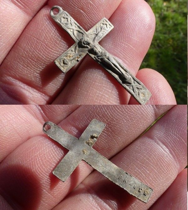 Crucifix pendentif XXieme siècle E8803673
