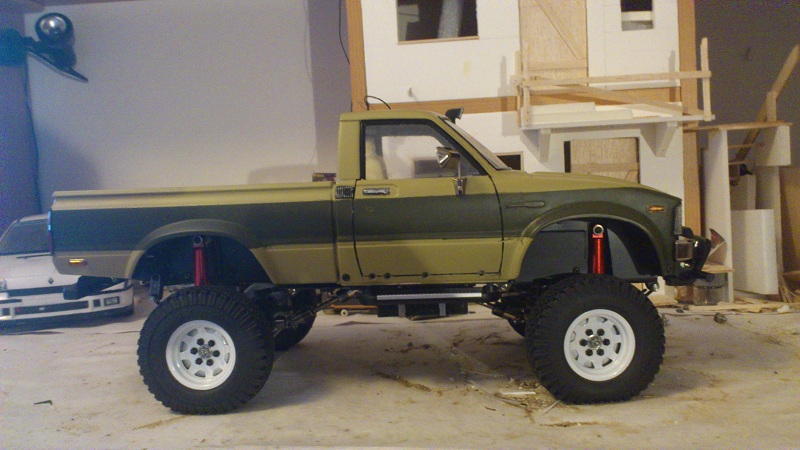 Toyota HiLux (Back in business P.5 ) - Page 4 Tamiya_Hilux_006_gardes_boues_avant_6