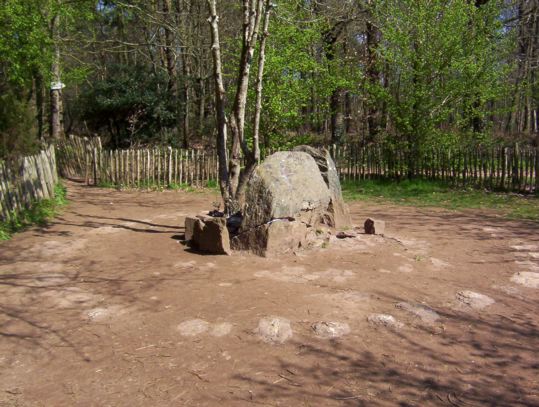 quelques mégalhites connues en Brocéliande Tombeaumerlin