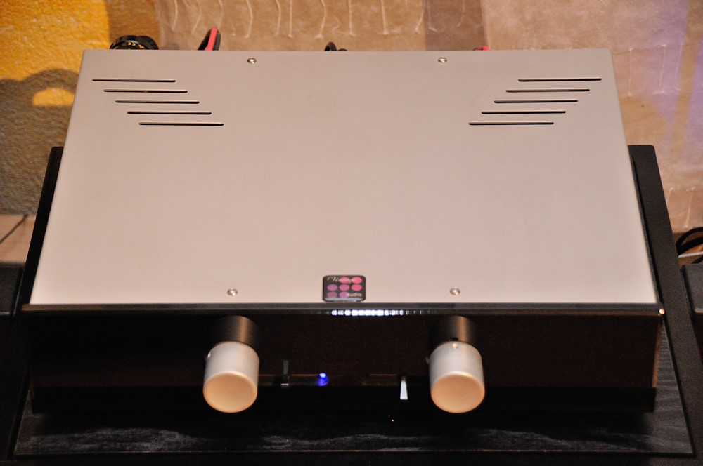 EDEN True Hybrid integrated amplifier D30_6598