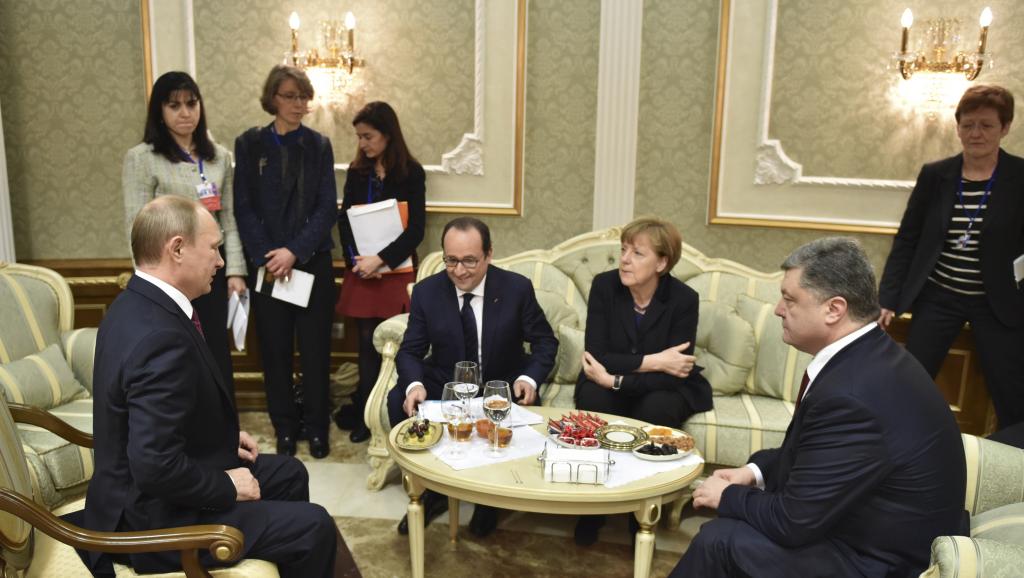 L'invasion Russe en Ukraine - Page 40 Minsk%20sommet%20ukraine%20poutine%20merkel%20hollande%20porochenko_0