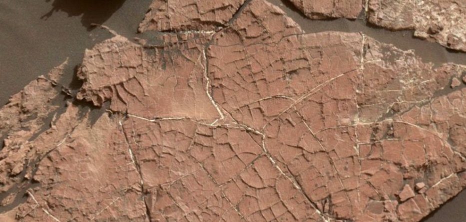Des traces de boue séchée retrouvées sur Mars Capture-2017-01-21-%C3%A0-10.45.19-933x445