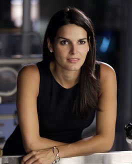 Y a pas que le cinéma, il y a aussi les séries. - Page 3 Angie_harmon_2