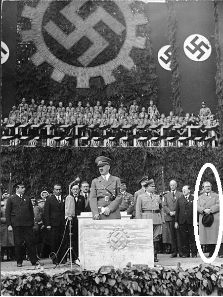 Marcas comerciales y nazismo Ferdinand-porsche-y-adolf-hitler