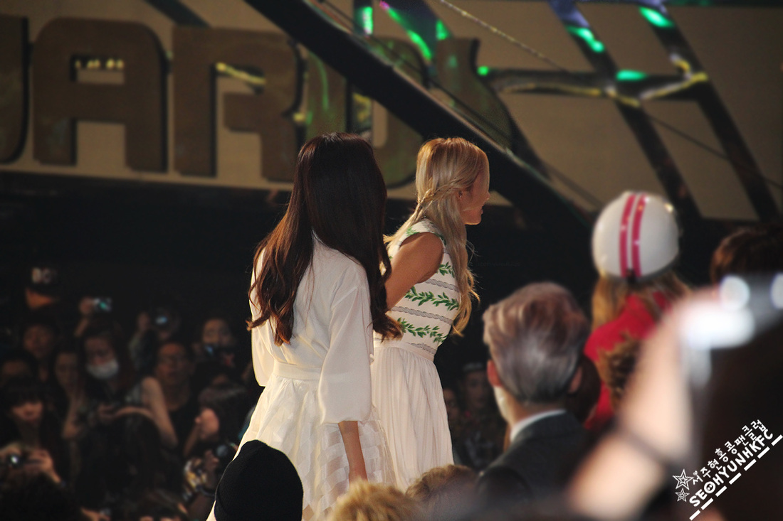 [PIC][22-11-2013]SeoHyun và HyoYeon khởi hành đi Hồng Kông để tham dự "2013 Mnet Asian Music Awards" vào sáng nay - Page 3 2838042_orig