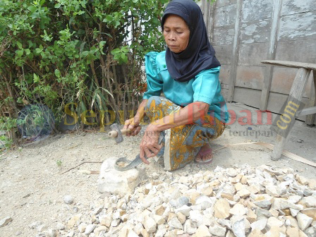 Edun ....... nenek kuli batu & buruh tani habiskan 100 juta untuk IBADAH PAGAN naek haji Batal-haji-3