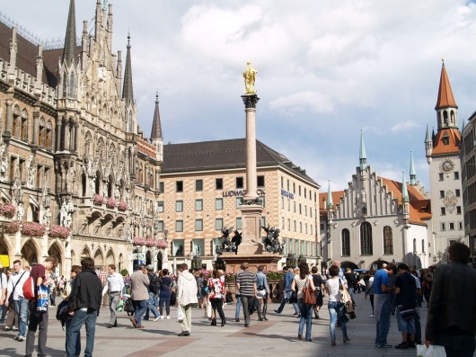 COSAS CURIOSAS  DE MI VIAJE POR ALEMANIA - Página 2 Marienplatz-2-530x397