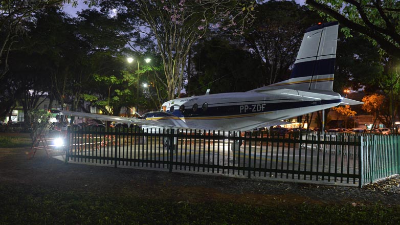 brasil - [Brasil] Bandeirante iluminado volta a brilhar no Parque Santos Dumont F00040460g