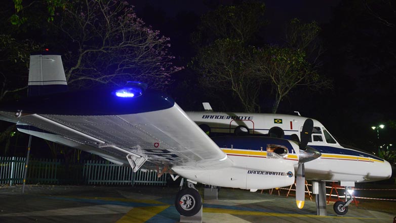 brasil - [Brasil] Bandeirante iluminado volta a brilhar no Parque Santos Dumont F00040462g