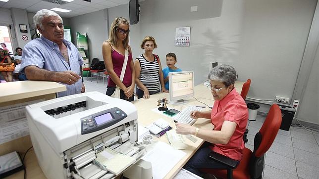 La burocracia andaluza aplasta al emprendedor. Oficina-andalucia--644x362