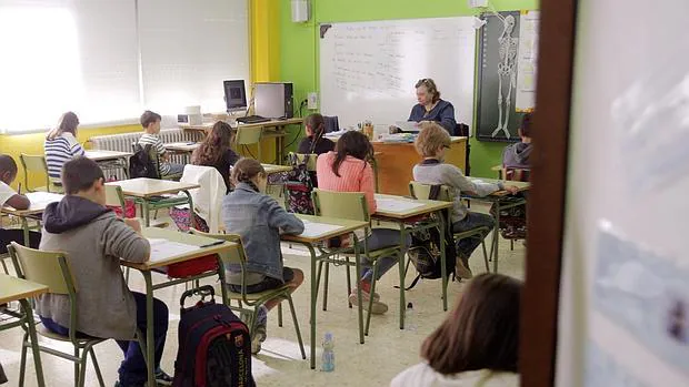 Ciudadanos quiere que las escuelas andaluzas impartan catalán, euskera y gallego Aulas-escuela--620x349