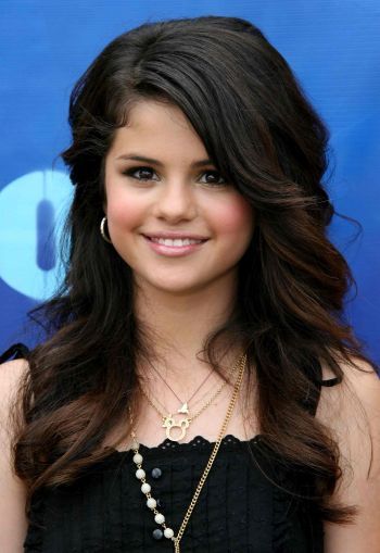 سيلينا تكذب شائعة حملها من بيبر بعد مغادرة المستشفى Selenagome