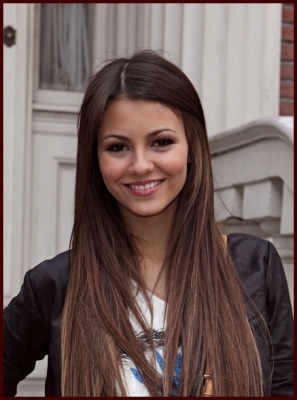 الممثله الرائعه ( victoria justice) Normal_poy011