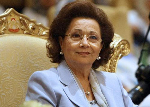 بلاغ جديد يتهم سوزان مبارك بإهدار أموال مكتبة الإسكندرية Suzanne-Mubarak-1104