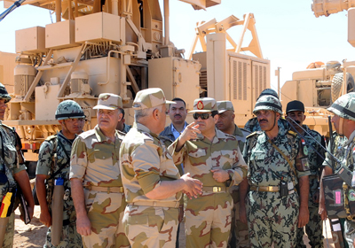 الفريق السيسى وزيرالدفاع المصرى نسابق الزمن لاستعادة الكفاءة القتالية لقواتنا المسلحة Sisi-1