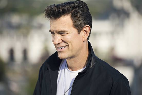 Chris Isaak (Un topic para llevar el verano) - Página 3 BN-KI720_chrisi_G_20150917090230