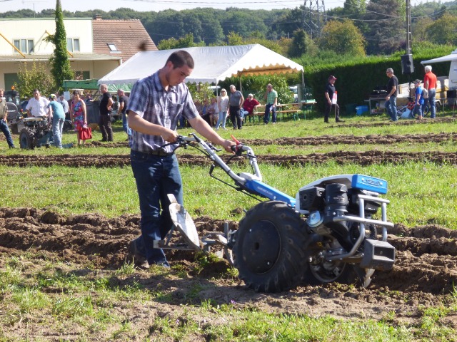 VIARMES 2014 CONCOURS DE LABOUR AUX MOTOCULTEURS - Page 3 2576ka