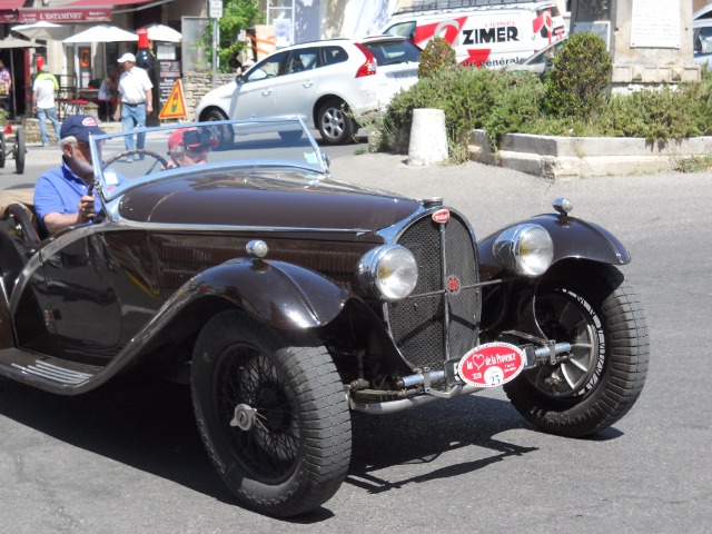 Des Bugatti en Ptovence 08c5bw