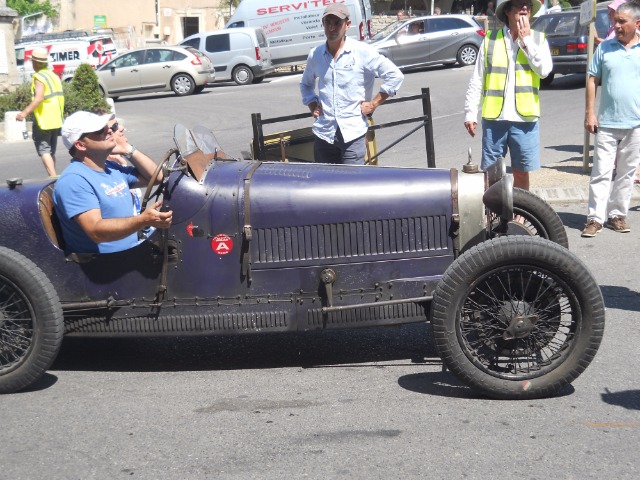 Des Bugatti en Ptovence 08mp4e