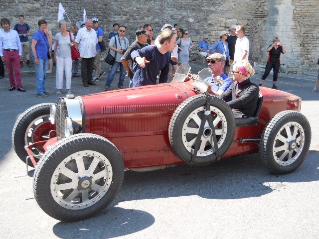 Des Bugatti en Ptovence 08n8u4