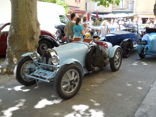 Des Bugatti en Ptovence 090gup
