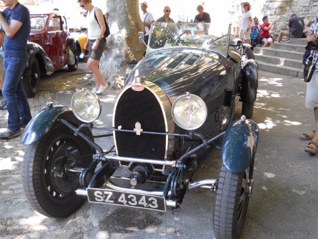 Des Bugatti en Ptovence 09y2ky