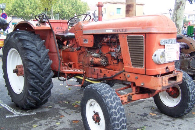 13 - SENAS Fête des vieux tracteurs et vieux métiers le 4 Octobre 2015 07tuj4