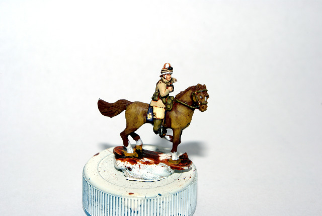 officier brit sur cheval pomele  (petit essai) 24qej4