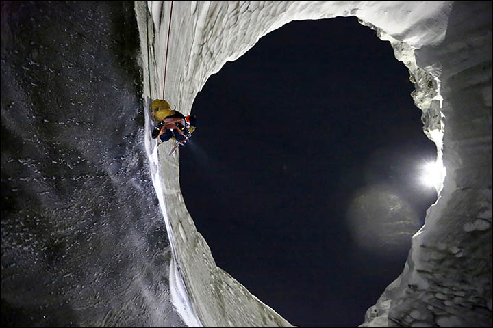 Revelan espectaculares imágenes del cráter siberiano en Yamal Inside%20upside%20down%20one