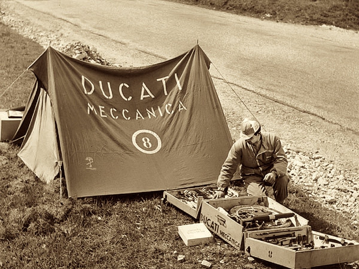 Le jeu des images - Page 17 Ducati-Motorcycles